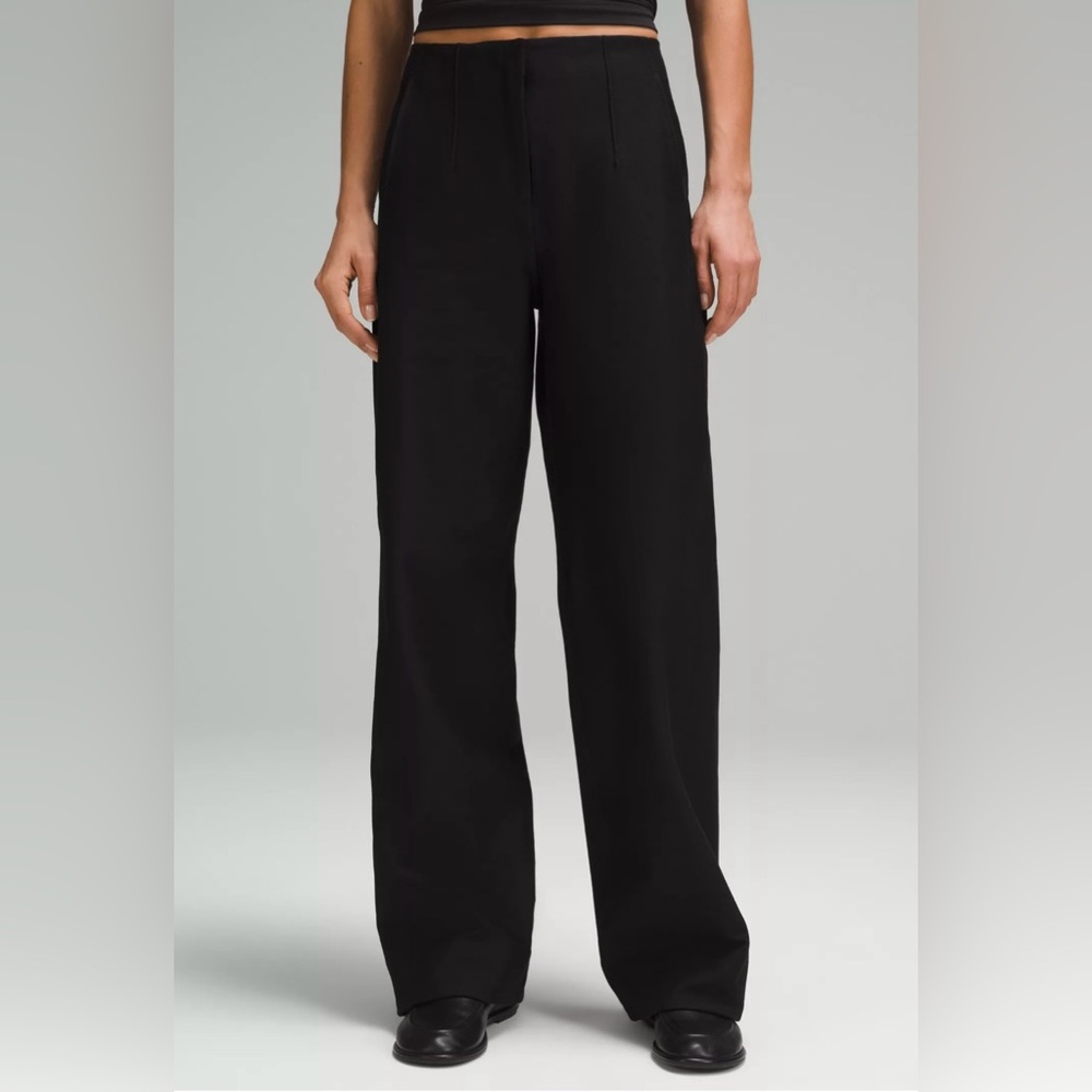 Lululemon Utilitech Relaxed-Fit Mid-Rise Trouser, Size 2. New with tags removed.